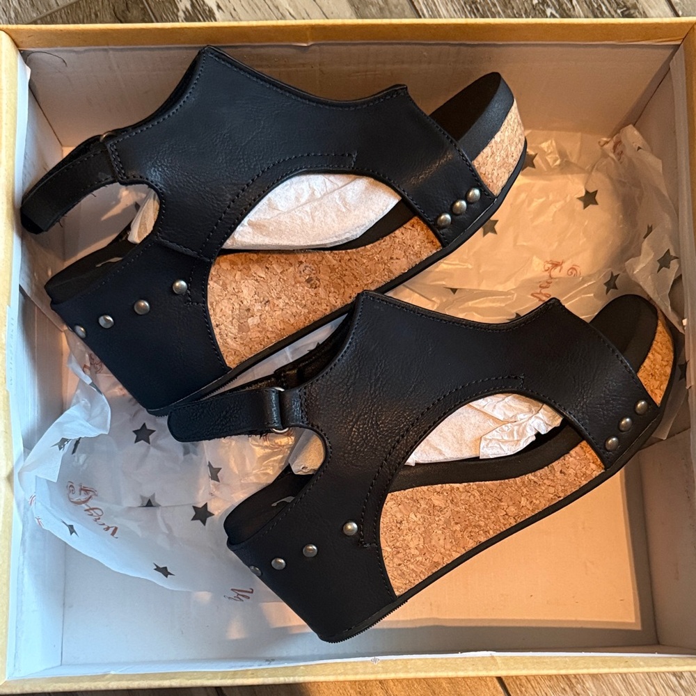 Black Leather Wedge Sandals Very G